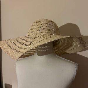 Medium Straw Beach Hat with seashell tie